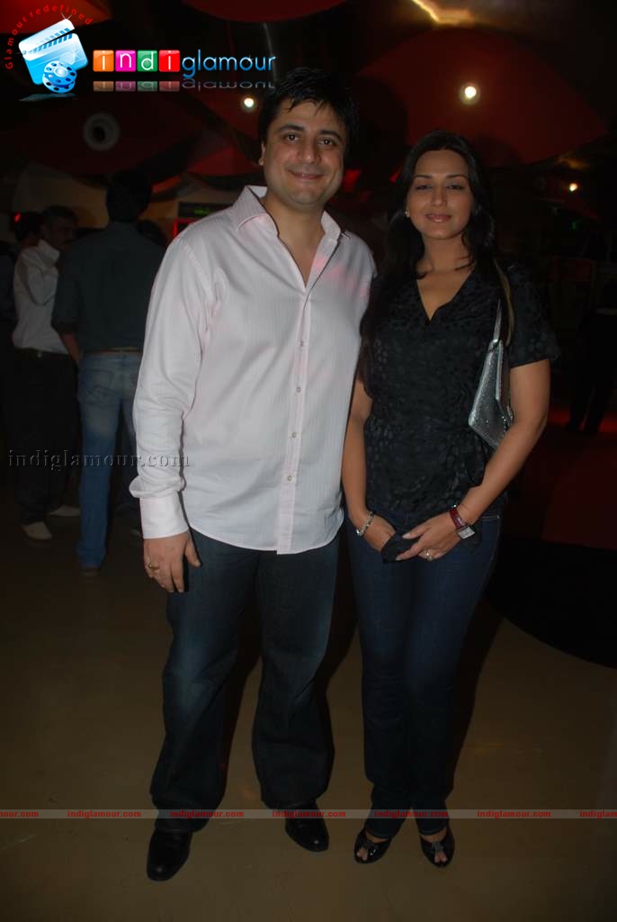 Sonali Bendre, Gayatri Joshi at Vicky Cristina Barcelona film premiere Event hd photo